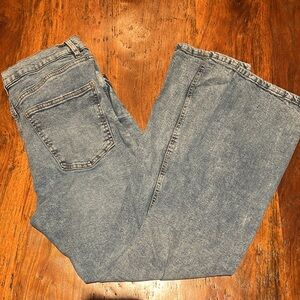 Size 11 - Women’s Ardene Straight Leg High Rise Jeans